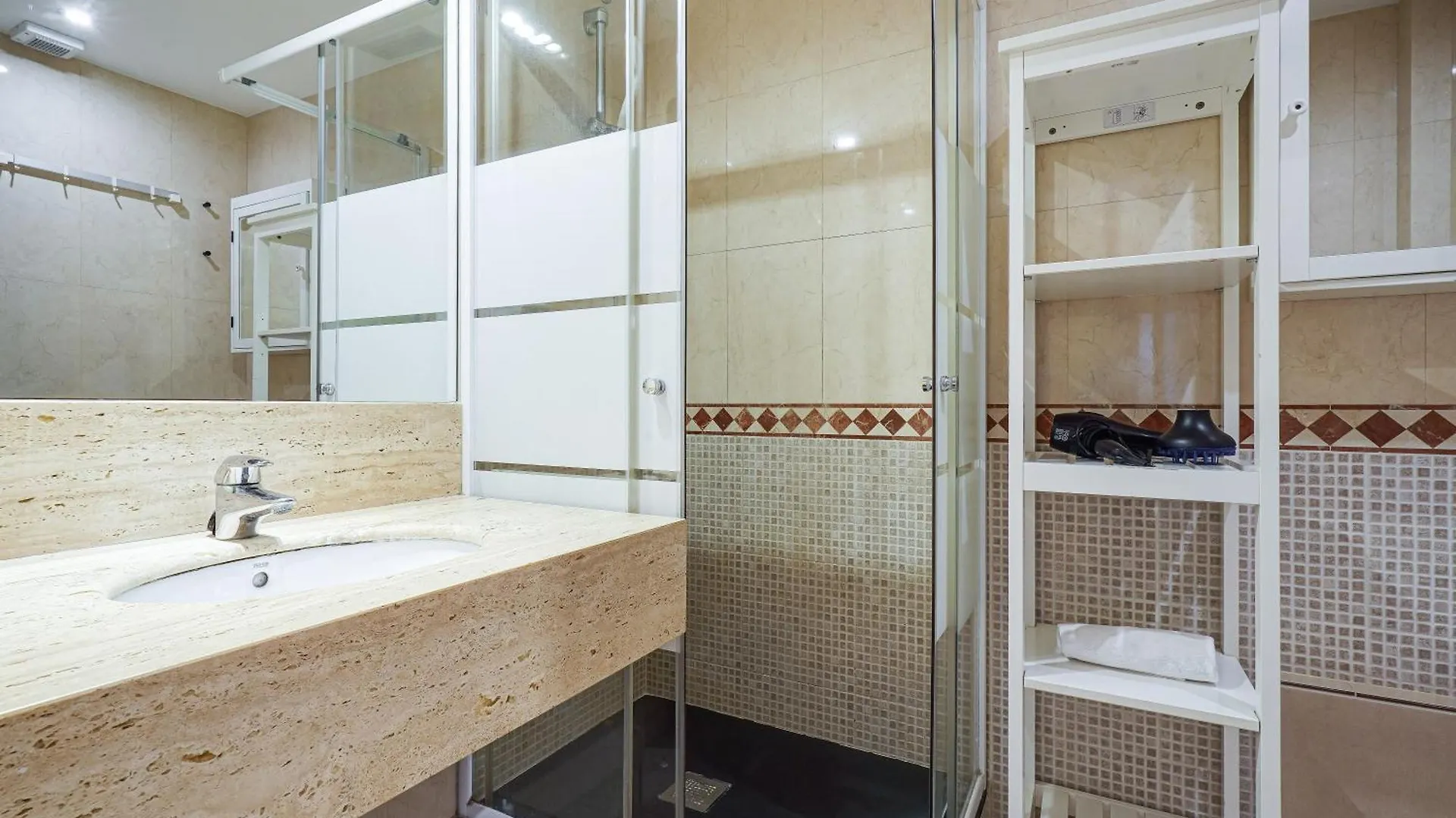 Gran Via City Center Apartment Barcelona 0*,